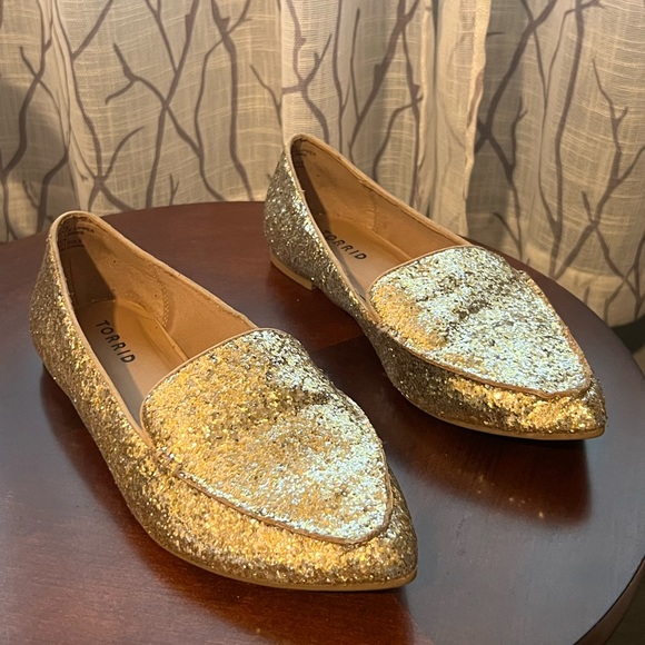 torrid Shoes - Adorable gold “genie” flats